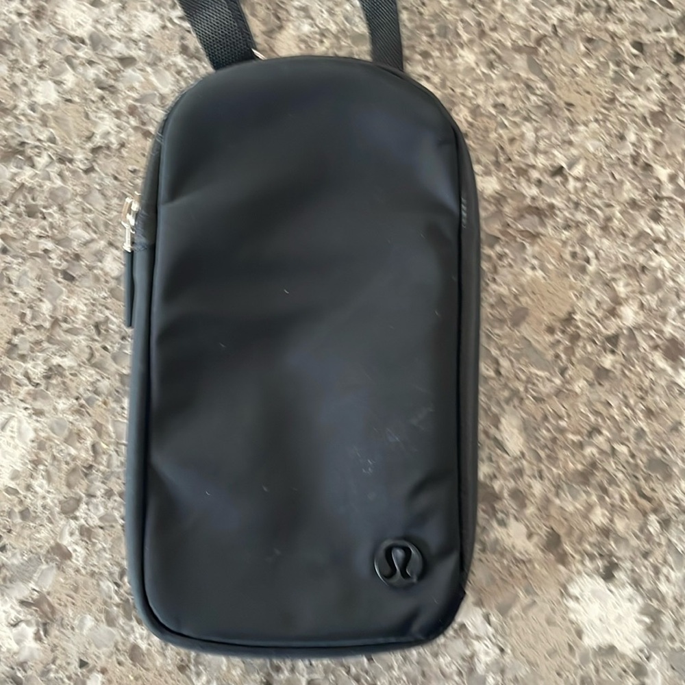Lululemon cell phone bag